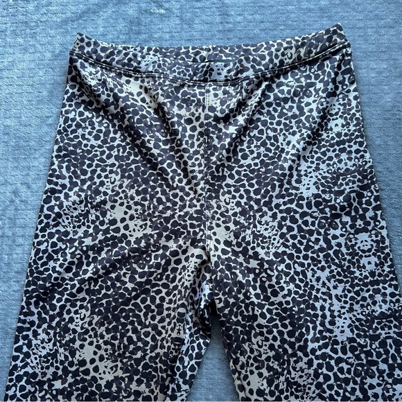 LIVE THE PROCESS Leopard Print Athletic Cropped Leggings Capris Animal Print M - Picture 5 of 14